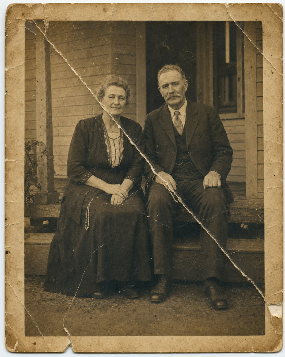 Creased grandparents portrait repaired with PhotoScanRestore before