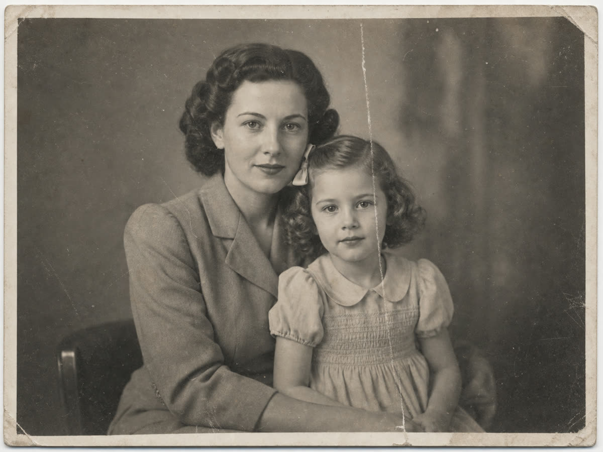 Scratched mother and daughter portrait repaired with PhotoScanRestore before